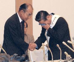 (2)Two Mitsui firms, miners sign settlement document